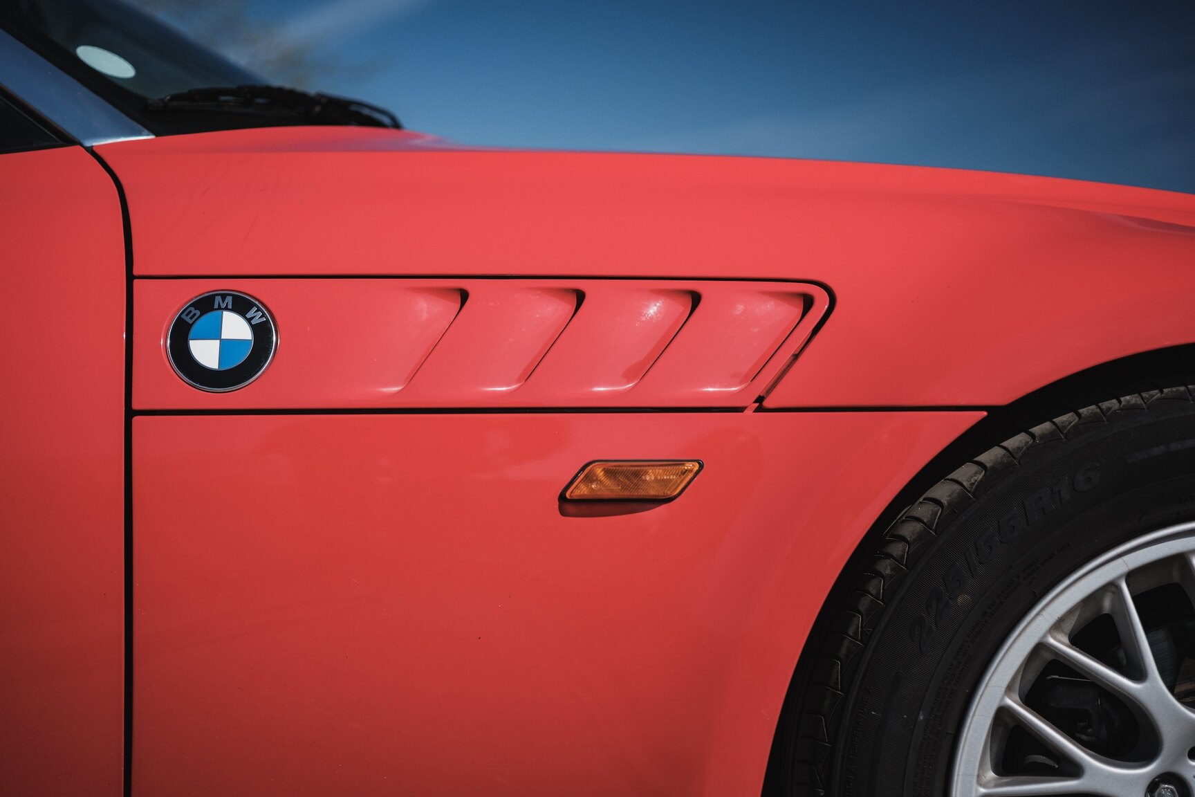 Exterior image of 1999 BMW Z3 2.8i Roadster