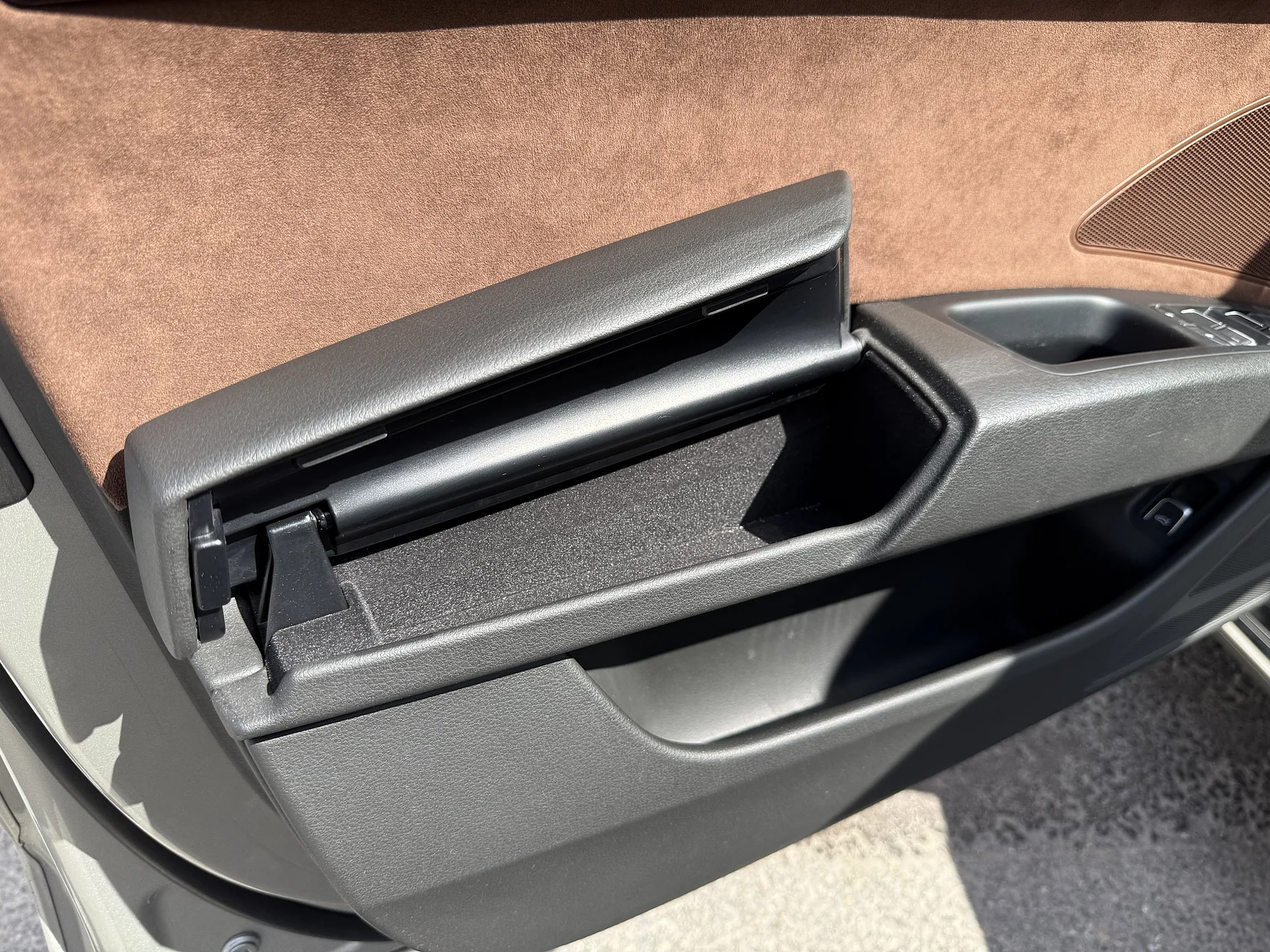 Innenraumfoto von 2014 Audi A8 4.0 TFSI (54)