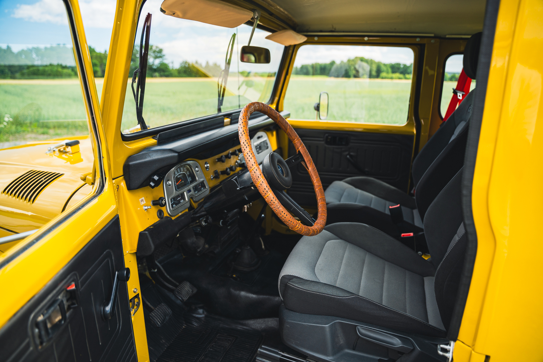 Interior image of 1976 Toyota Land Cruiser BJ40