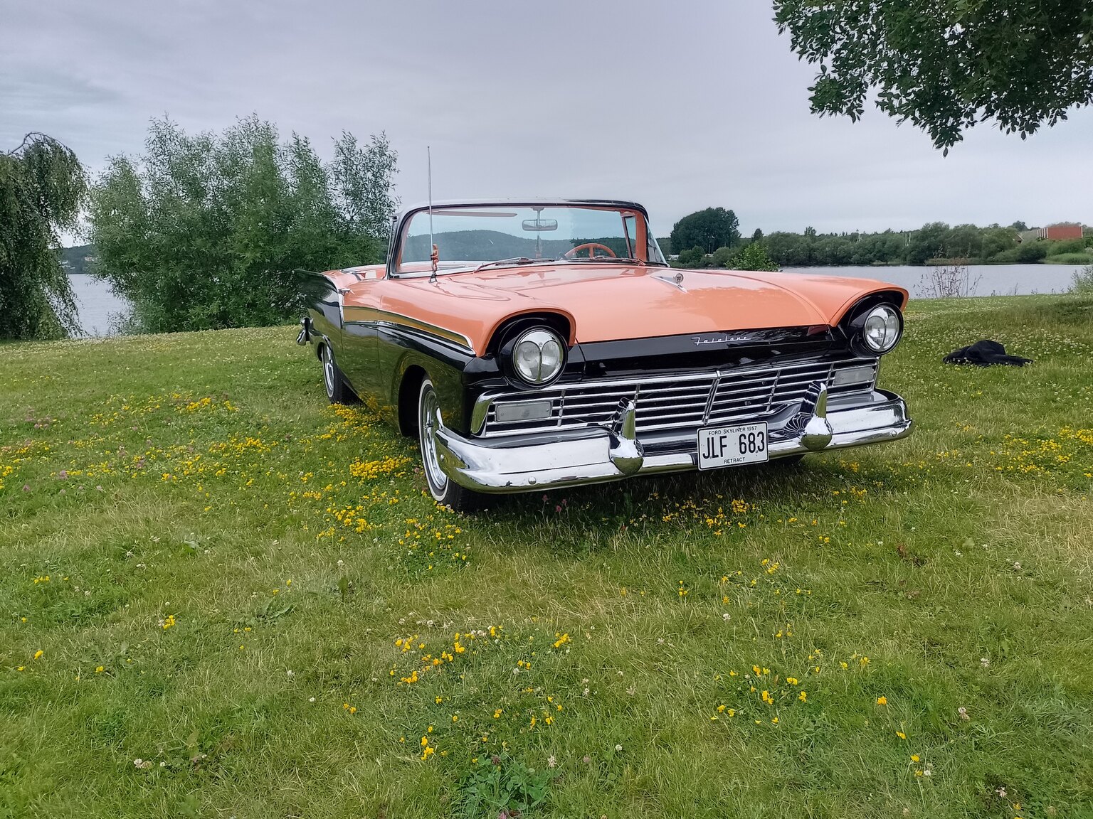 Aussenfoto 1957 Ford Fairlane 500 Skyliner Retract