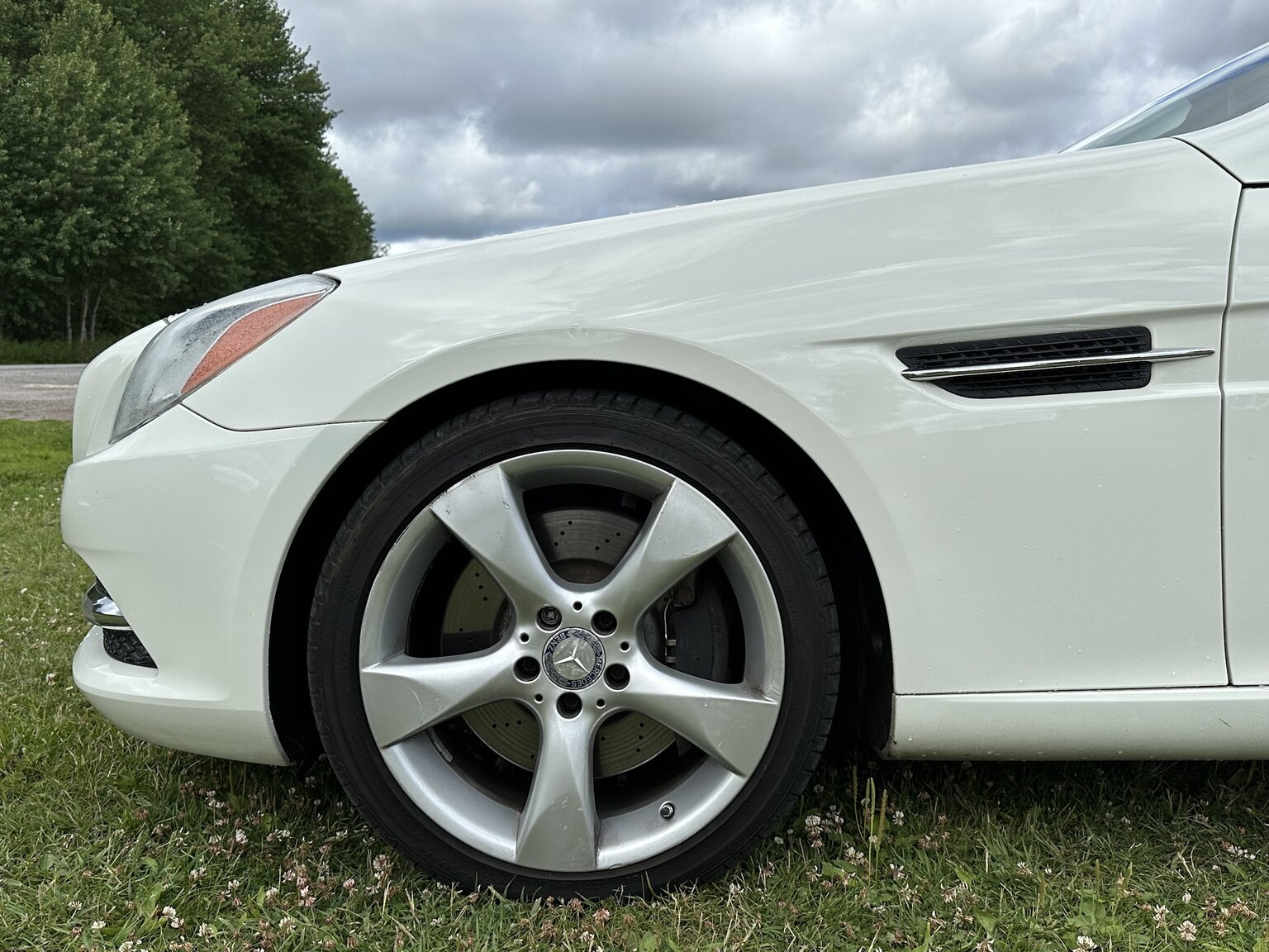 Exterior image of 2012 Mercedes-Benz SLK 350