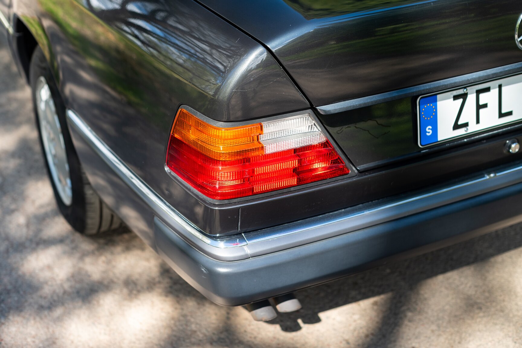 Exterior image of 1993 Mercedes-Benz 400 E