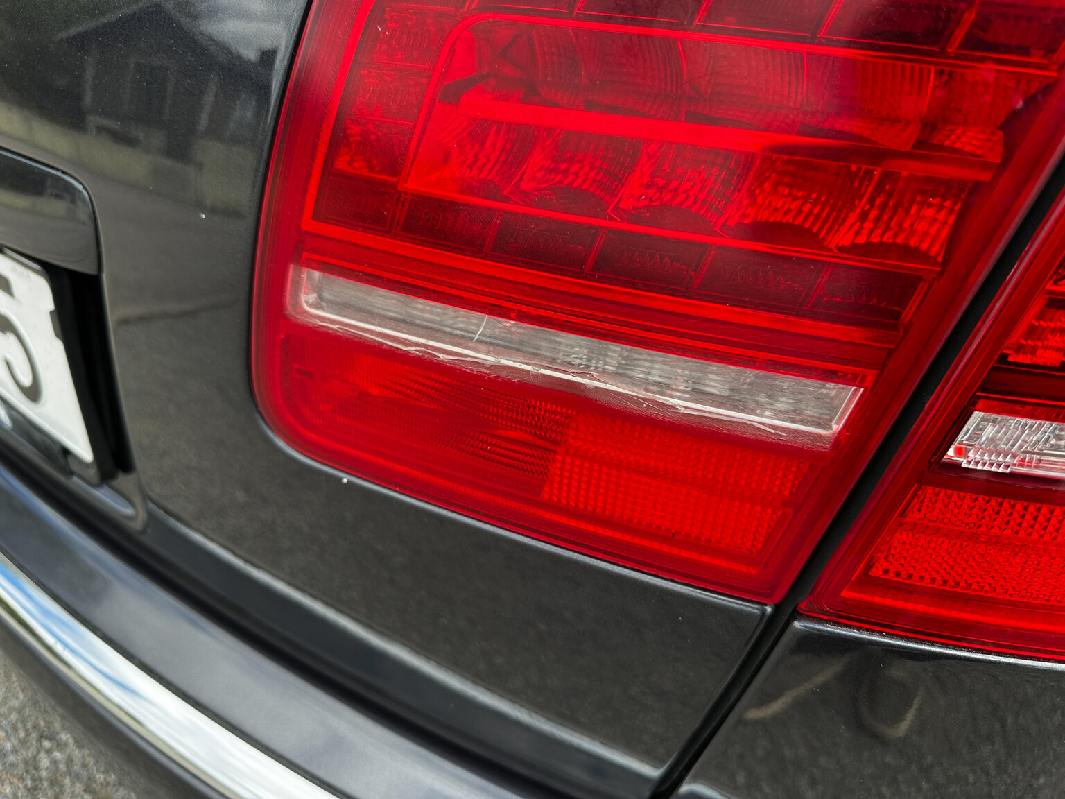 Exterior image of 2009 Audi S8 5.2 V10 FSI Quattro