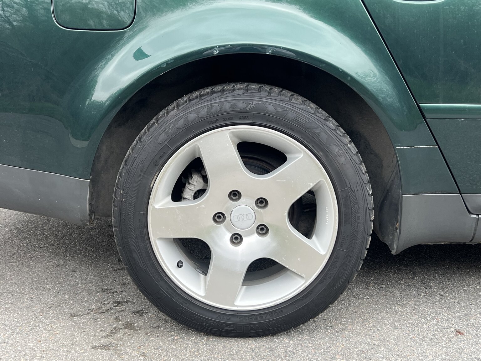 Exteriörbild på 1998 Audi A6 Avant 1.8T