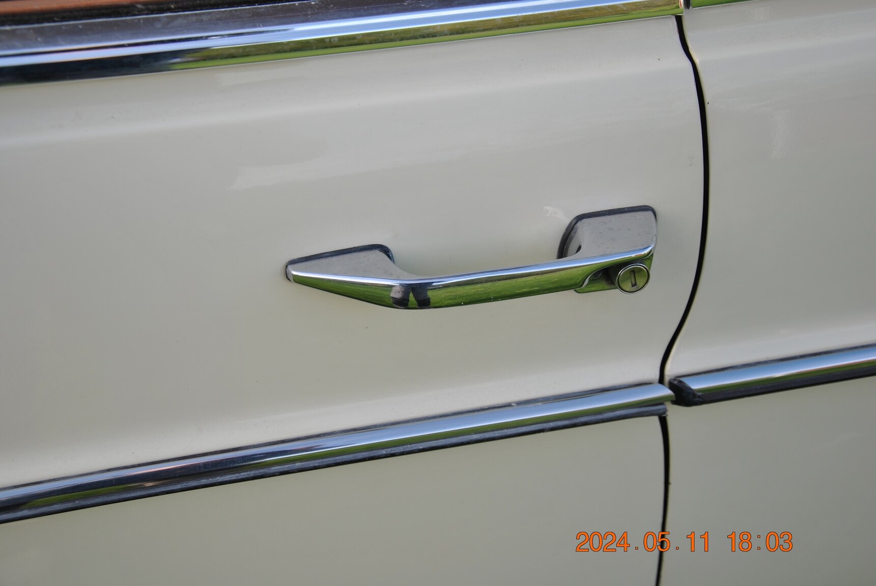 Exteriörbild på 1971 Mercedes-Benz 220D