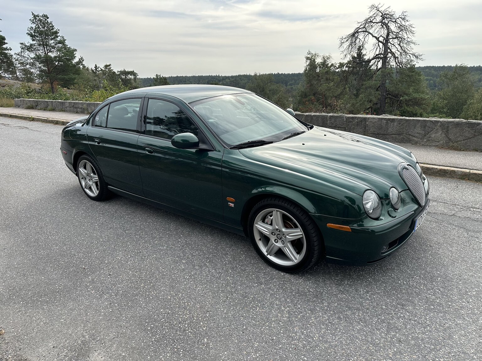 Exterior image of 2003 Jaguar S-Type R