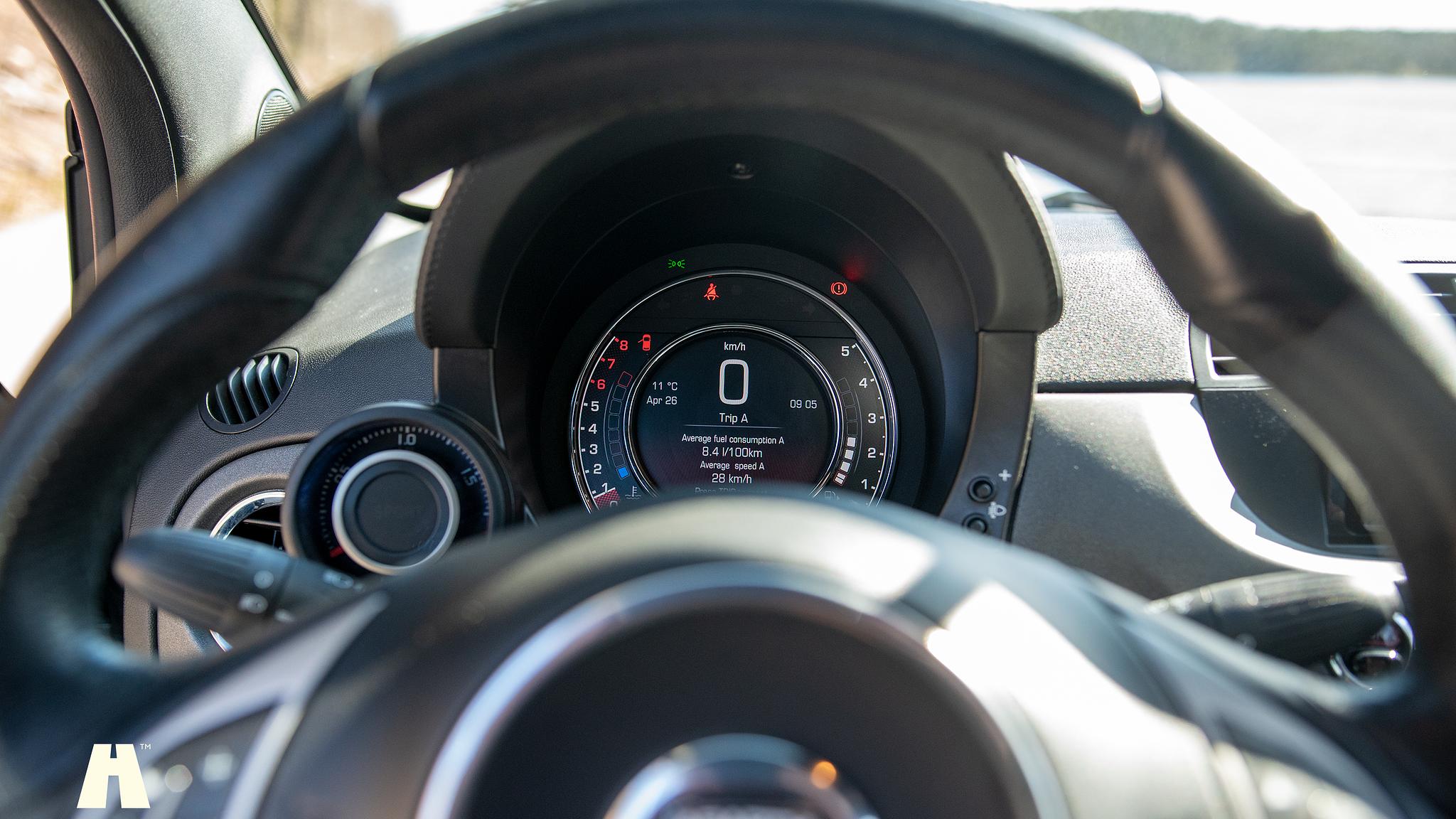 Interior image of 2016 Abarth 595 Competizione (20)