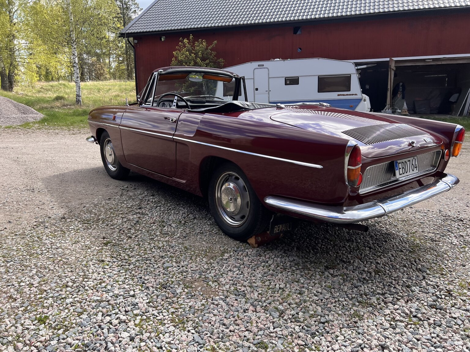 Exterior image of 1967 Renault Caravelle Coupé