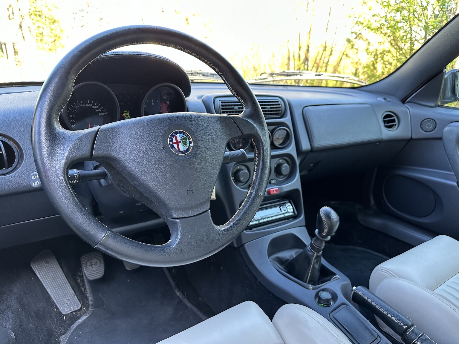 Innenraumfoto von 1997 Alfa Romeo GTV 3.0