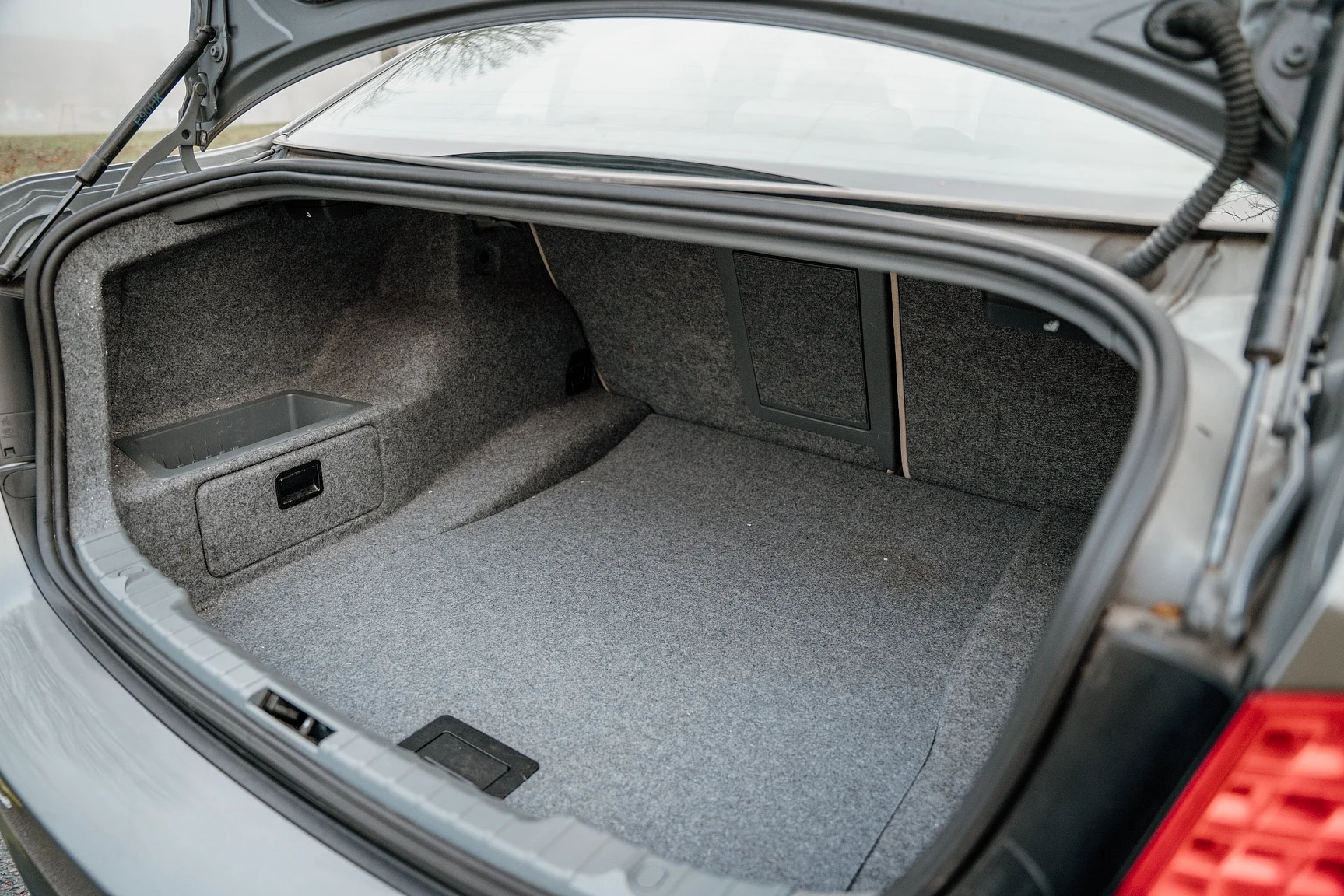 Interior image of 2010 BMW 325i Sedan (54)