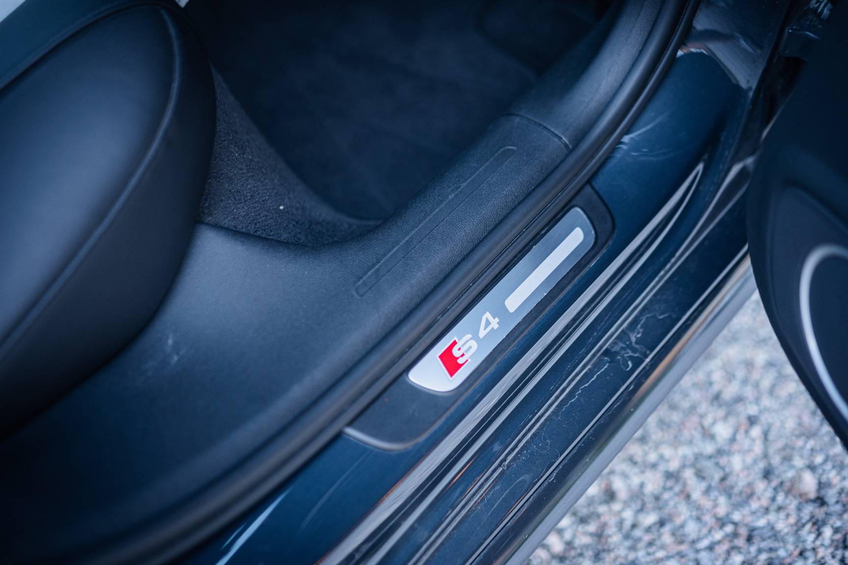 Interior image of 2011 Audi S4 (9)