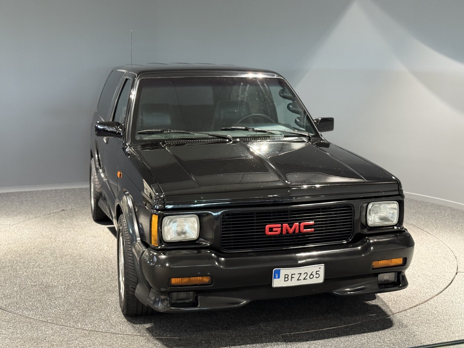 Exterior image of 1992 GMC Typhoon 