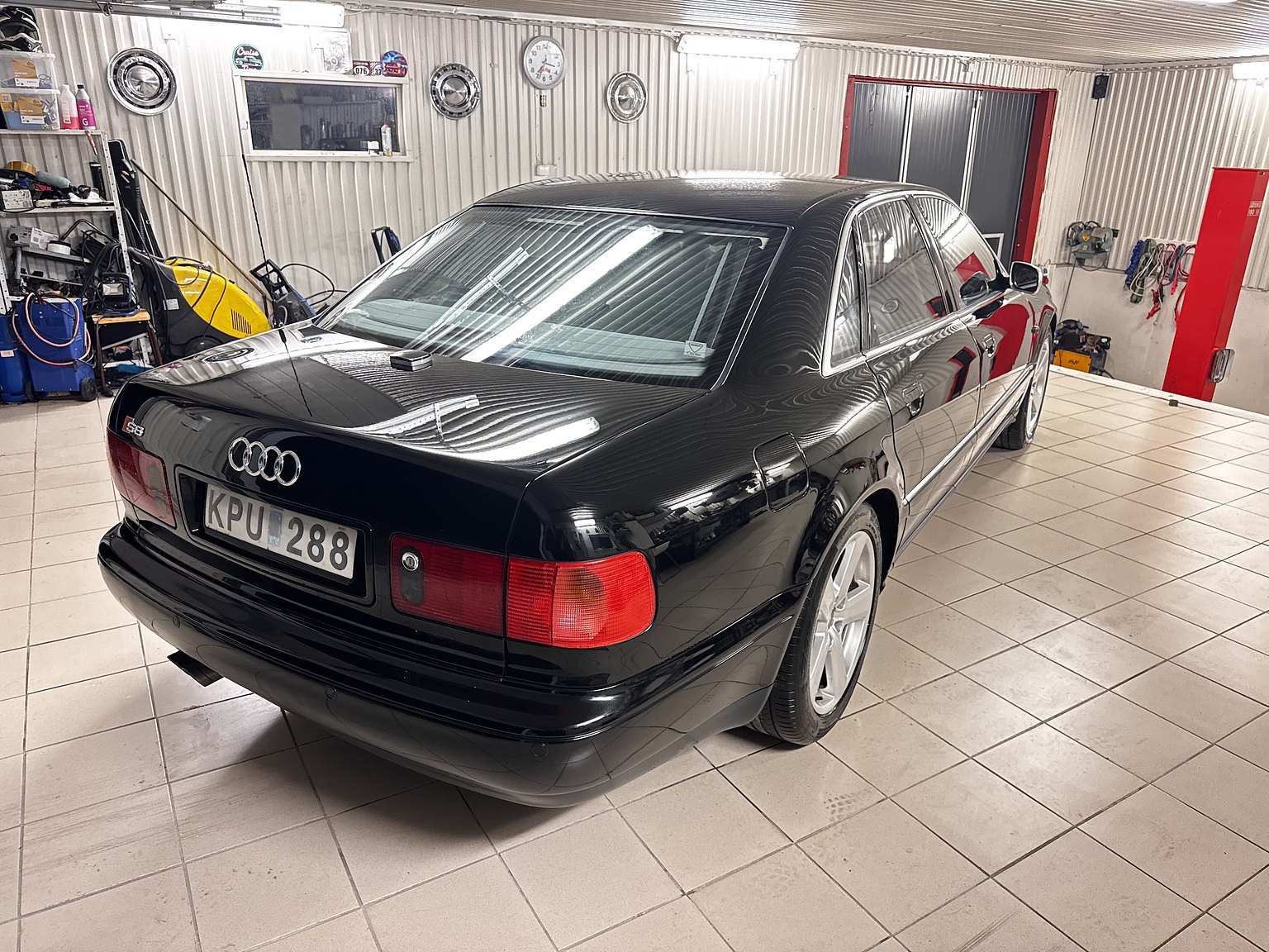 Exteriörbild på 1999 Audi S8 4.2 Quattro