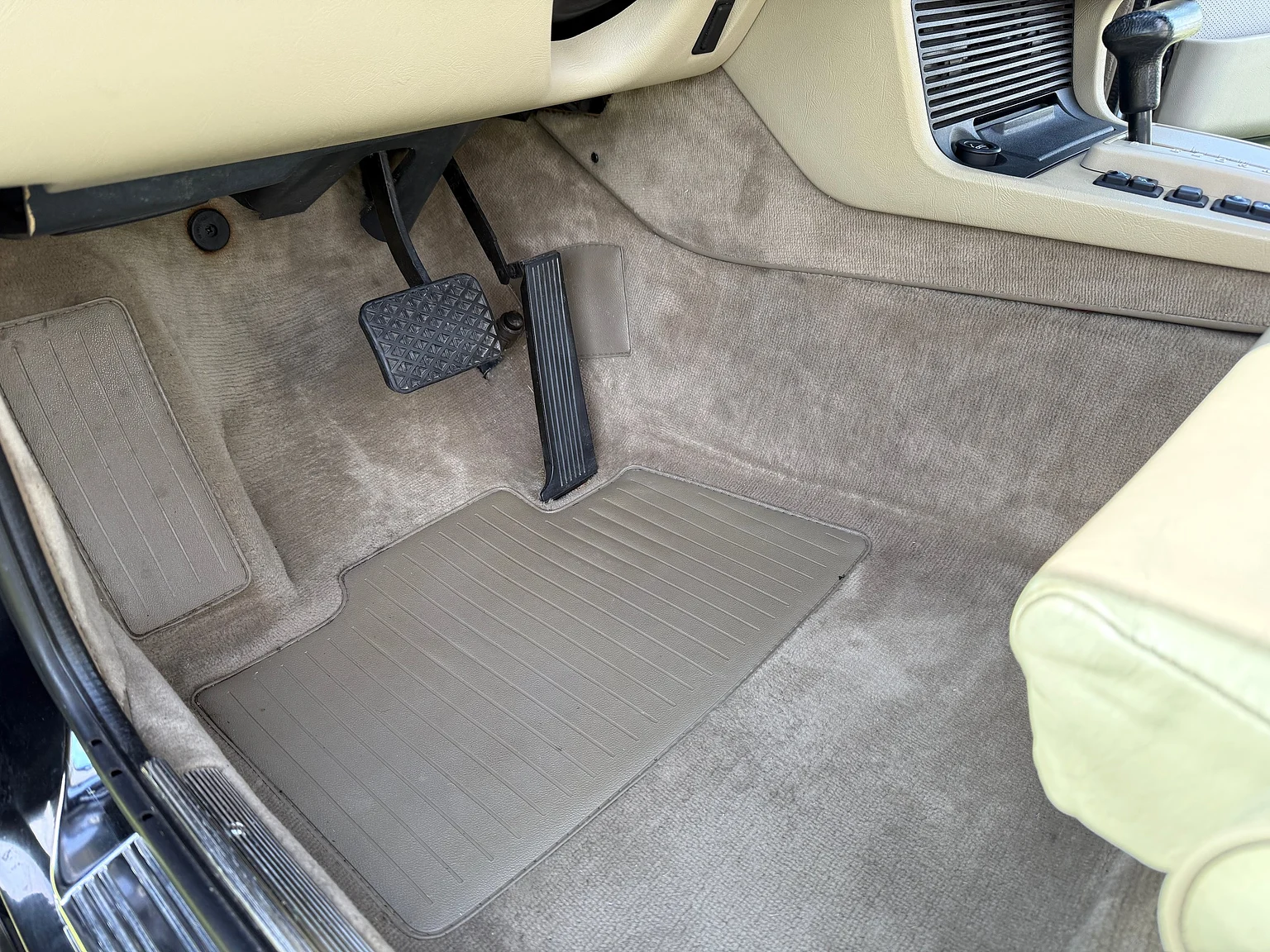 Interior image of 1985 BMW 635 CSiA (E24) (77)