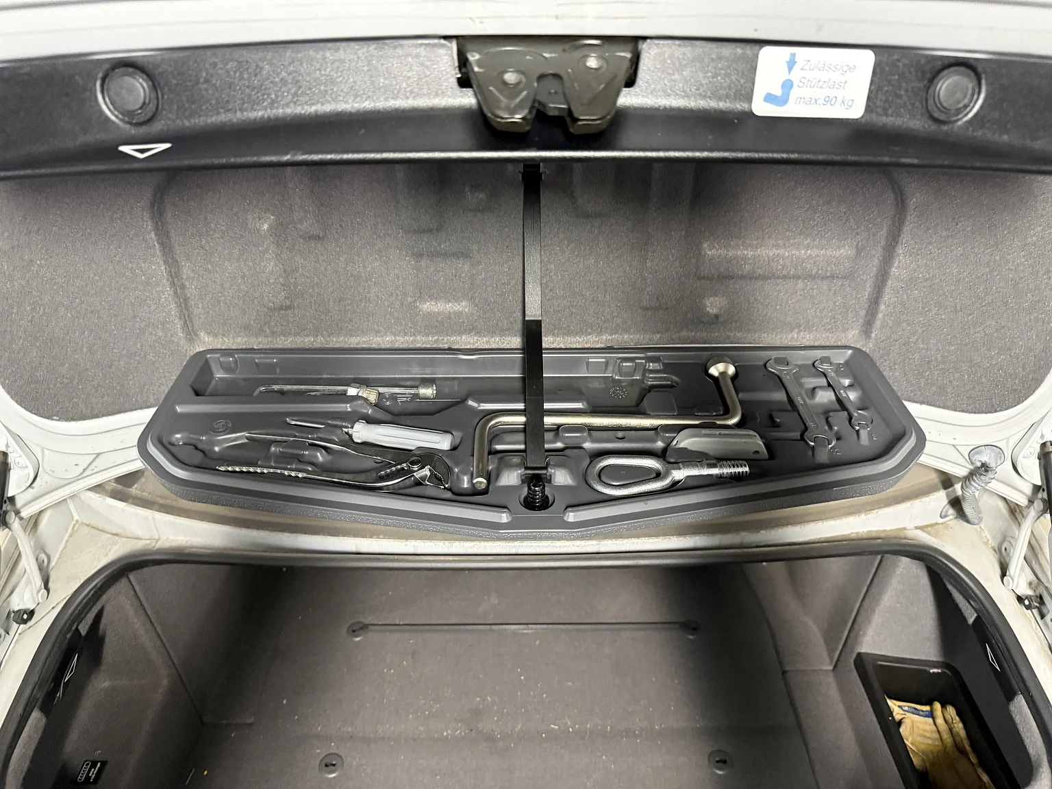 Interior image of 2002 BMW 520i (51)