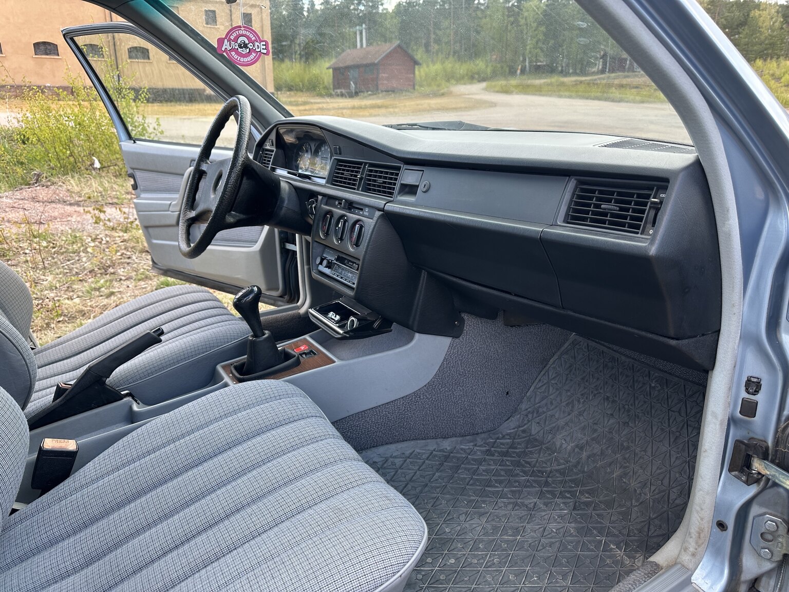 Interior image of 1988 Mercedes-Benz 190 E