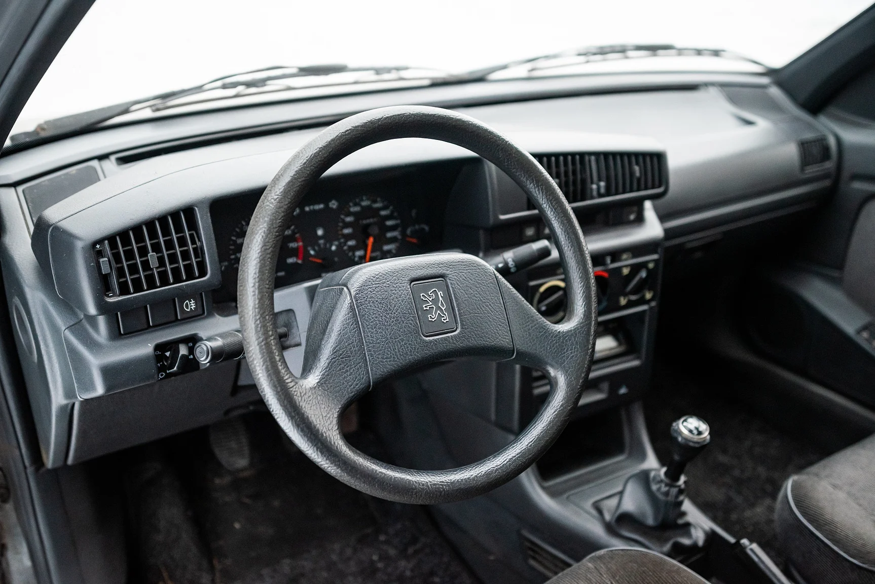 Interior image of 1991 Peugeot 405 Break SRI (33)