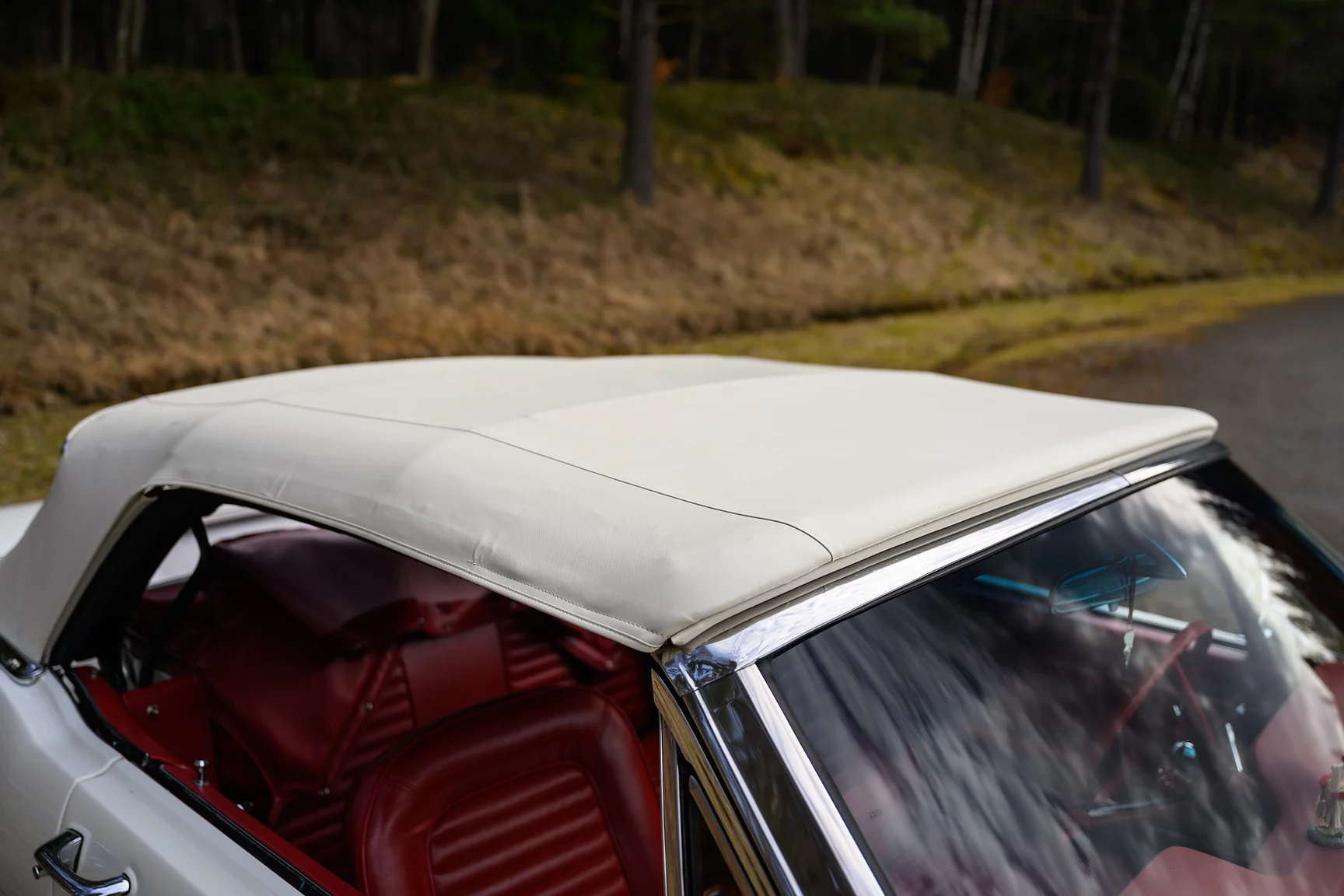 Exteriörbild på 1965 Ford Mustang GT Convertible (12)