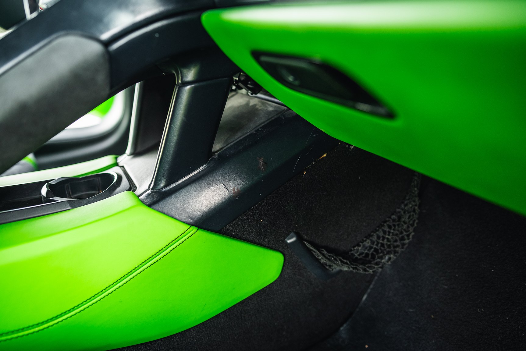 Innenraumfoto von 2016 Lamborghini Huracan LP-610-4