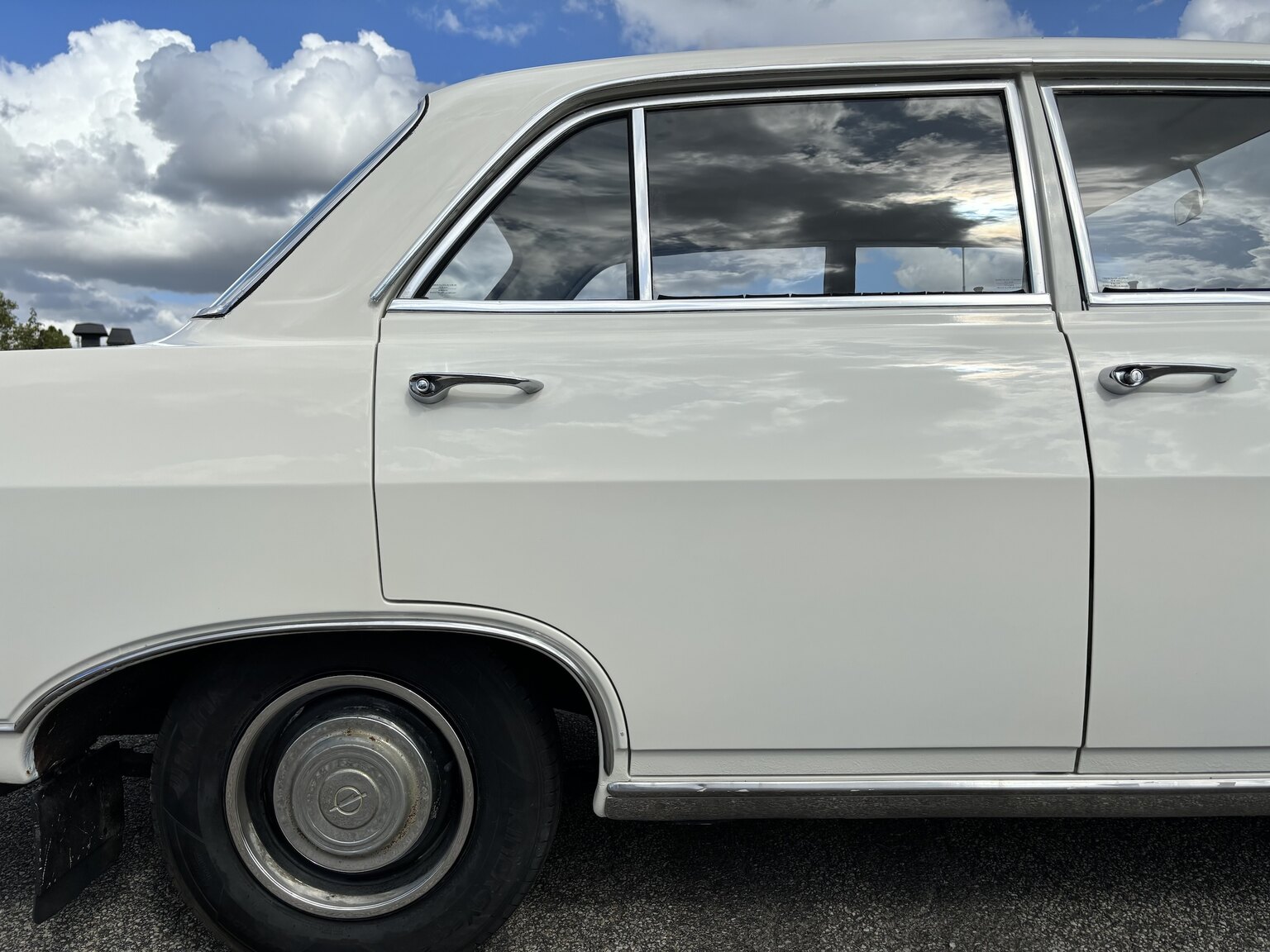 Exteriörbild på 1965 Opel Record Deluxe