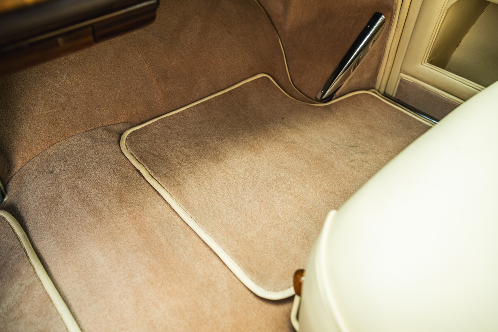 Interior image of 1960 Bentley S2 Continental 