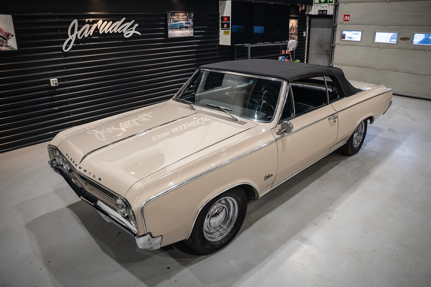 Exteriörbild på 1964 Oldsmobile Cutlass Convertible (9)