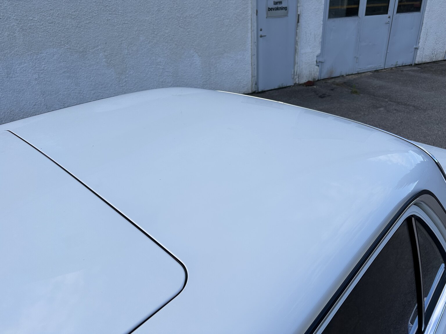 Exterior image of 1975 Mercedes Benz 200 (27)