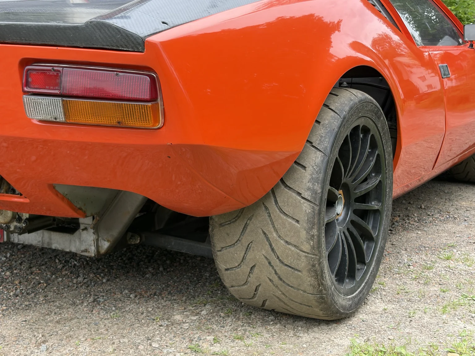 Exteriörbild på 1972 De Tomaso Pantera LS Restomod (63)