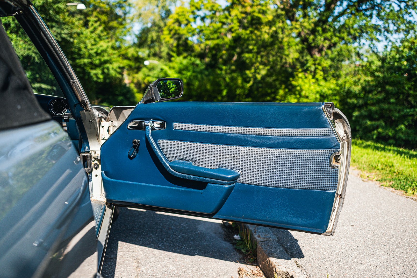 Interior image of 1972 Mercedes-Benz 350 SL