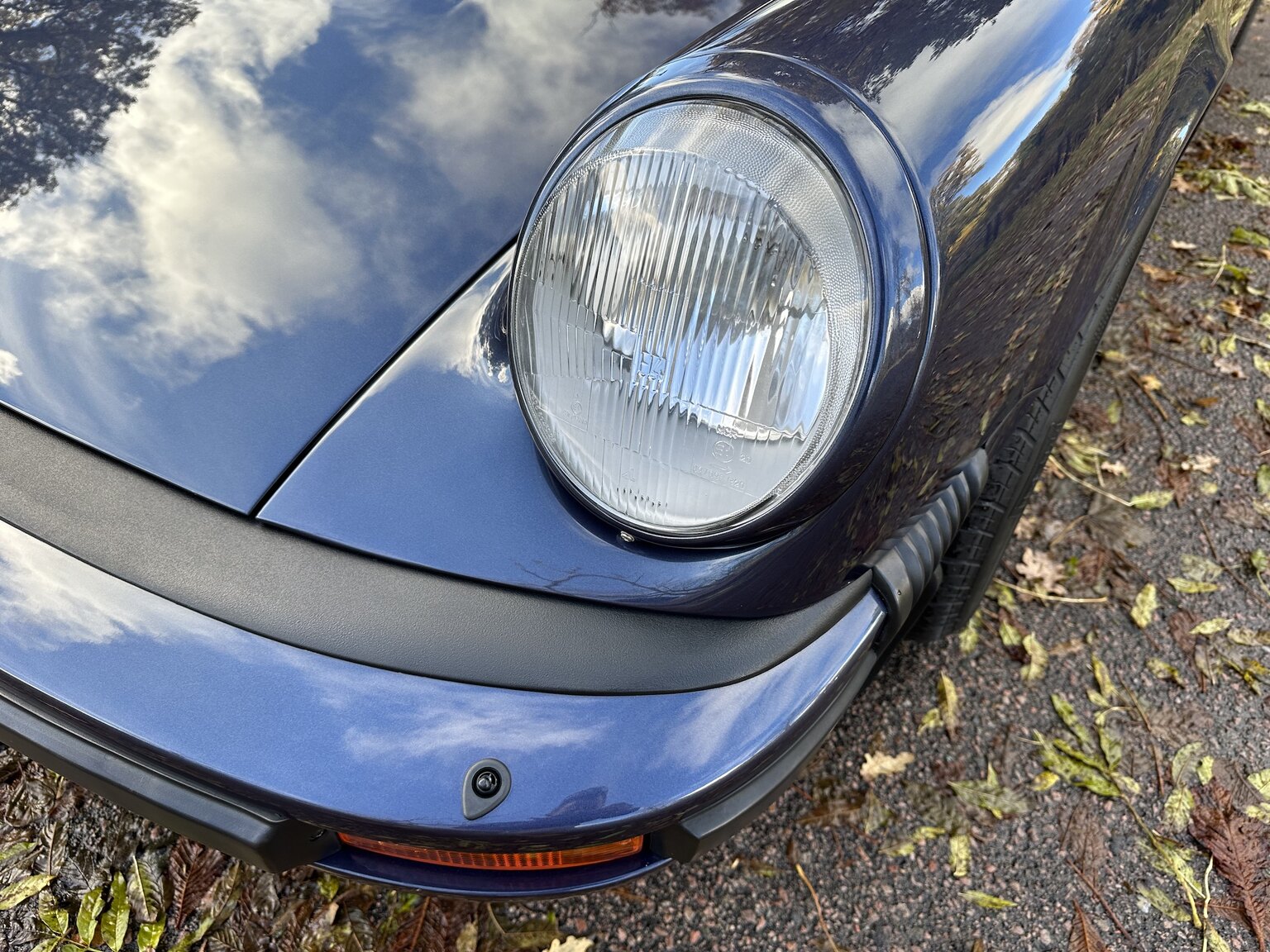 Exterior image of 1986 Porsche 911 Carrera 3.2