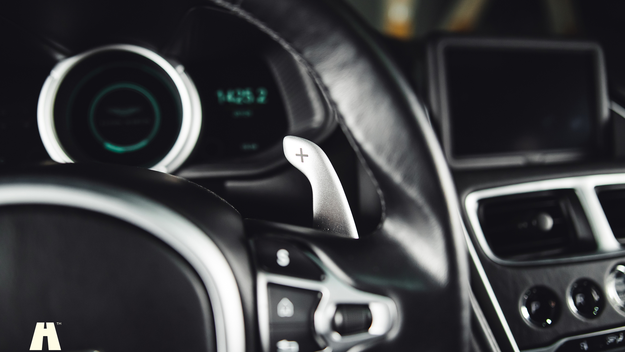 Innenraumfoto von 2019 Aston Martin DB11 AMR (28)