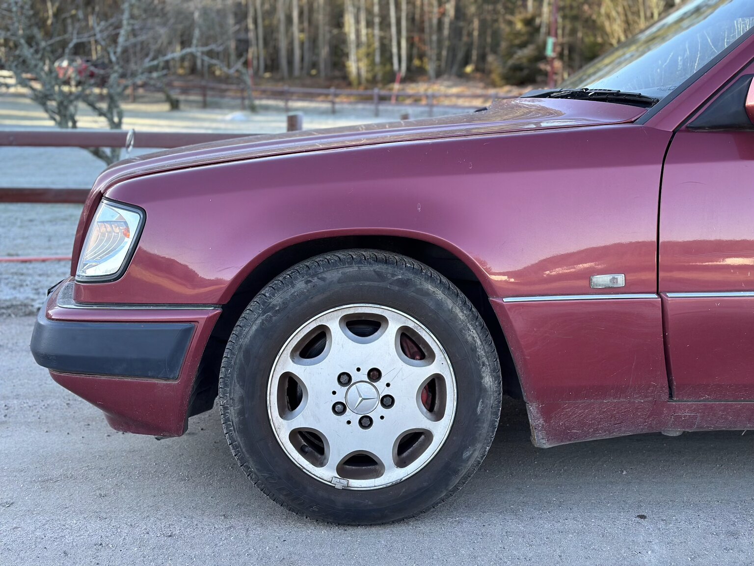 Exterior image of 1992 Mercedes-Benz 300 TE-24