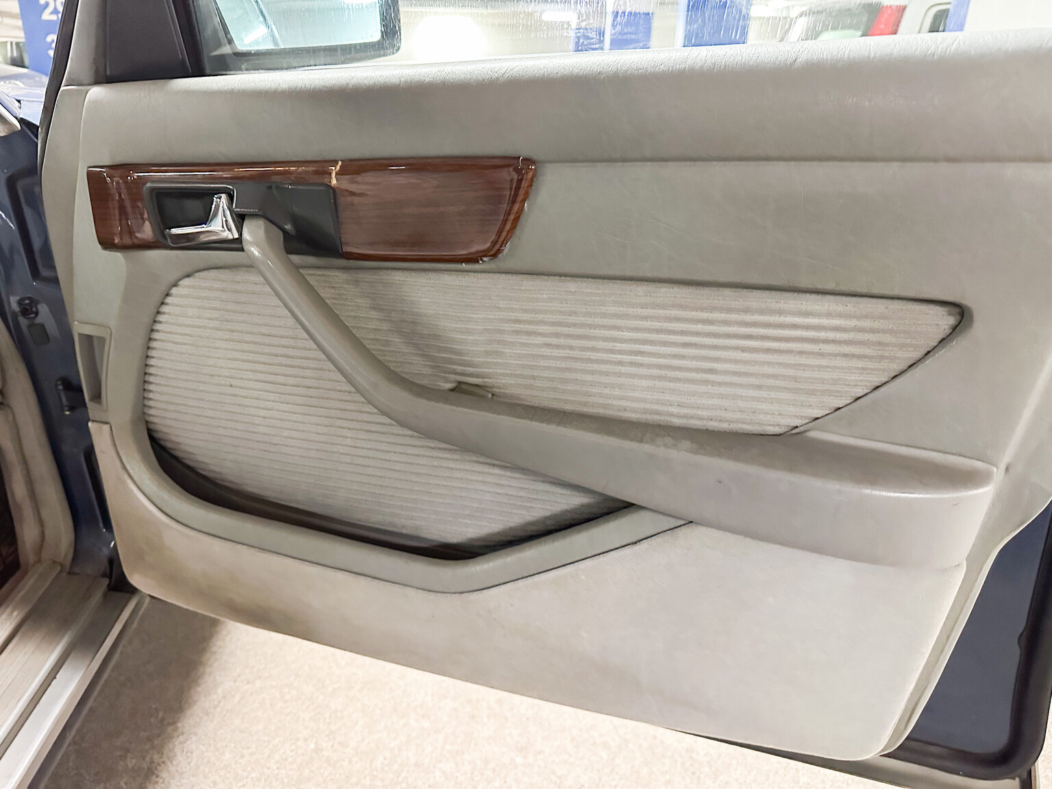 Interior image of 1985 Mercedes-Benz 500 SEL