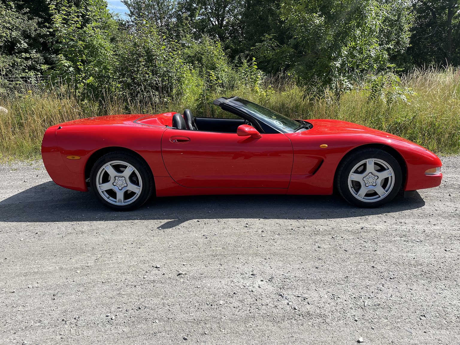Exterior image of 2000 Chevrolet Corvette Cabriolet