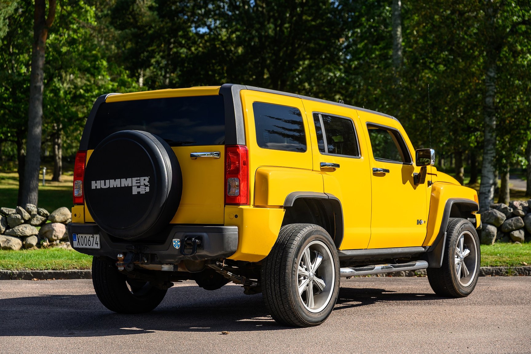 Exterior image of 2006 Hummer H3