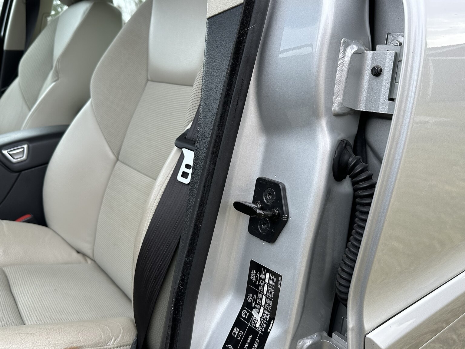 Interior image of 2008 Volvo V70 Classic