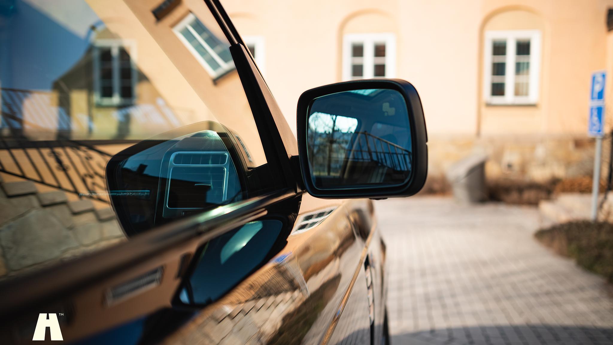 Exterior image of 2012 Land Rover Range Rover Westminster TDV8 (L322)