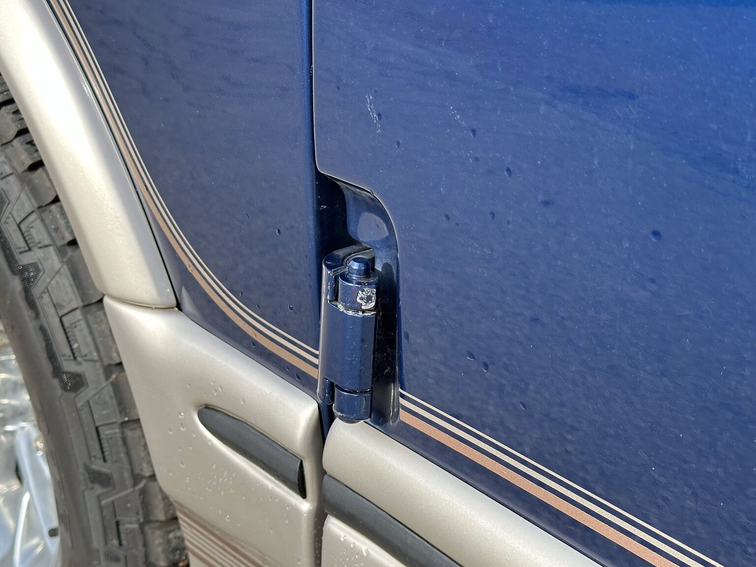 Exteriörbild på 2000 GMC Savana G1500 Conversion Van