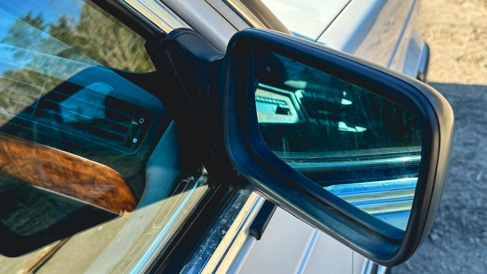 Exteriörbild på 1984 BMW 745i Executive Automat