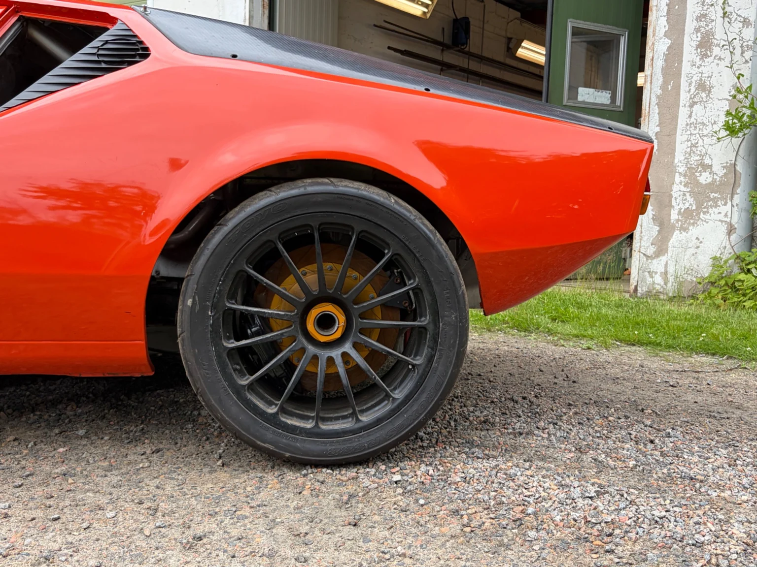 Exterior image of 1972 De Tomaso Pantera LS Restomod (40)