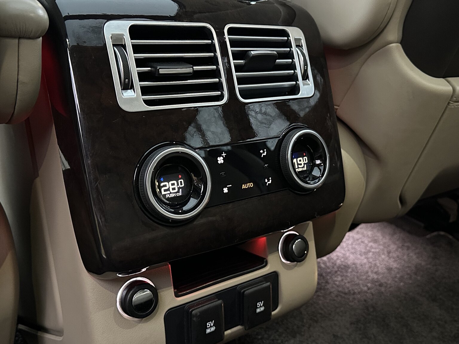 Interiörbild 2019 Range Rover Vouge Autobiography SDV8