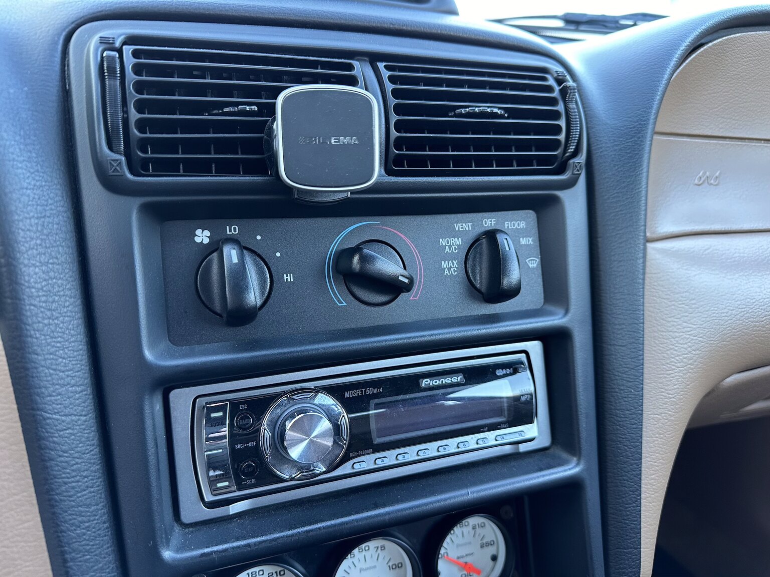 Interior image of 1997 Ford Mustang Saleen S-281 Cobra