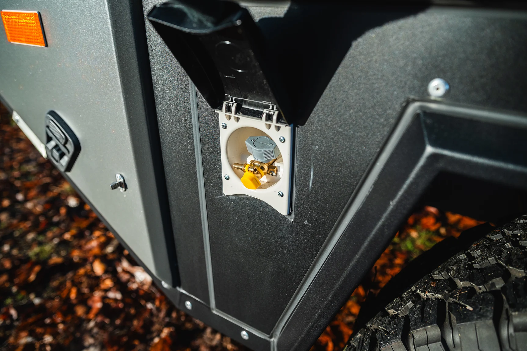 Exterior image of 2025 Northea Trailer Expedition Crawler 458i Offgrid-Camper (37)