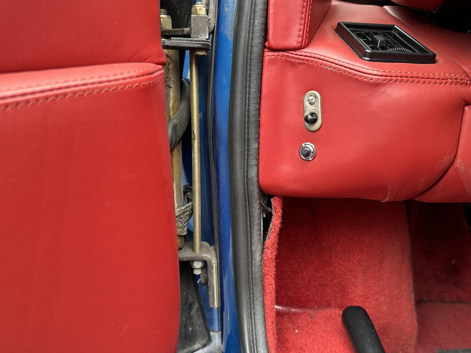 Interior image of 1987 Lotus Esprit Turbo HCi (19)