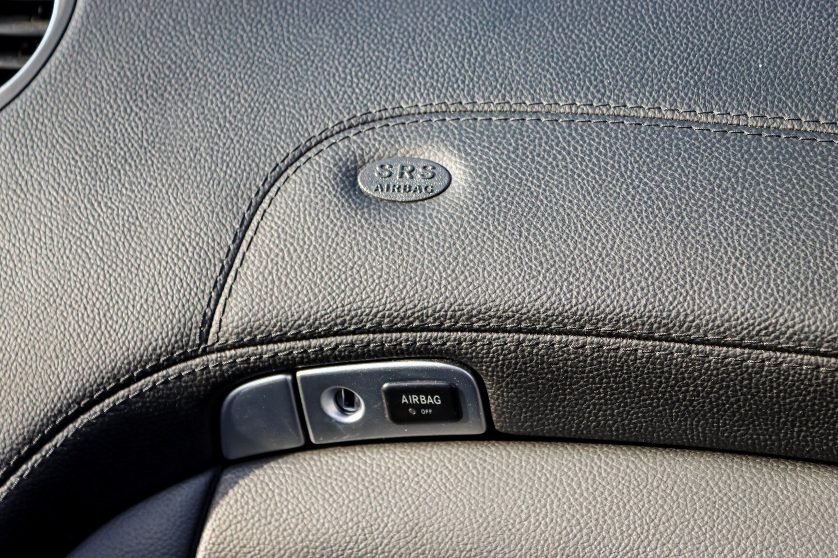 Interior image of 2006 Mercedes-Benz SL 500