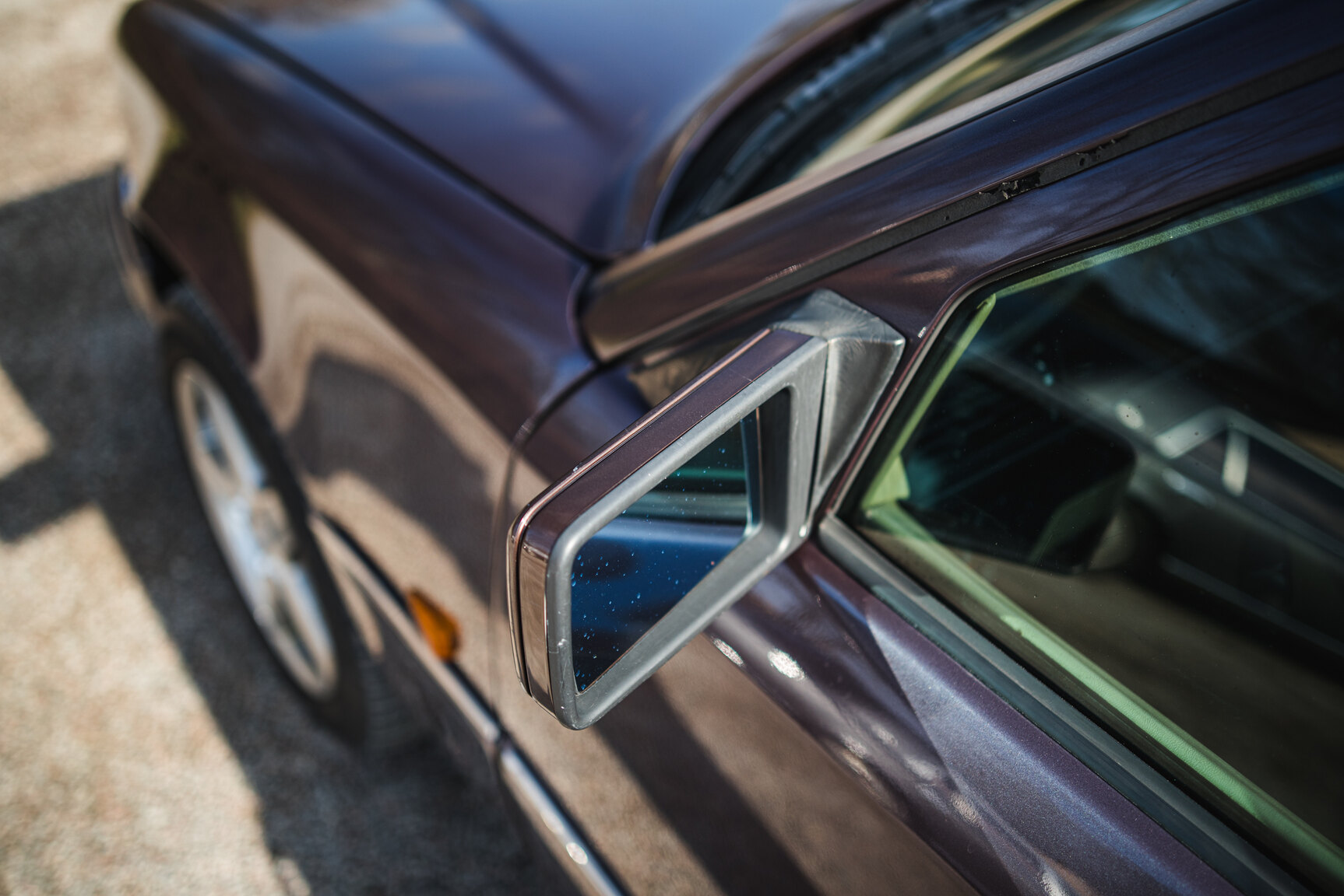 Exterior image of 1993 Mercedes-Benz E 220