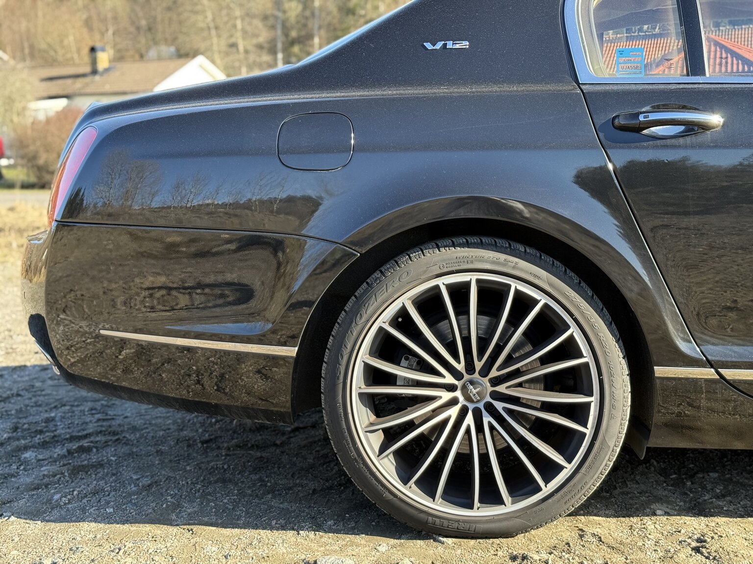 Exteriörbild på 2005 Bentley Flying Spur