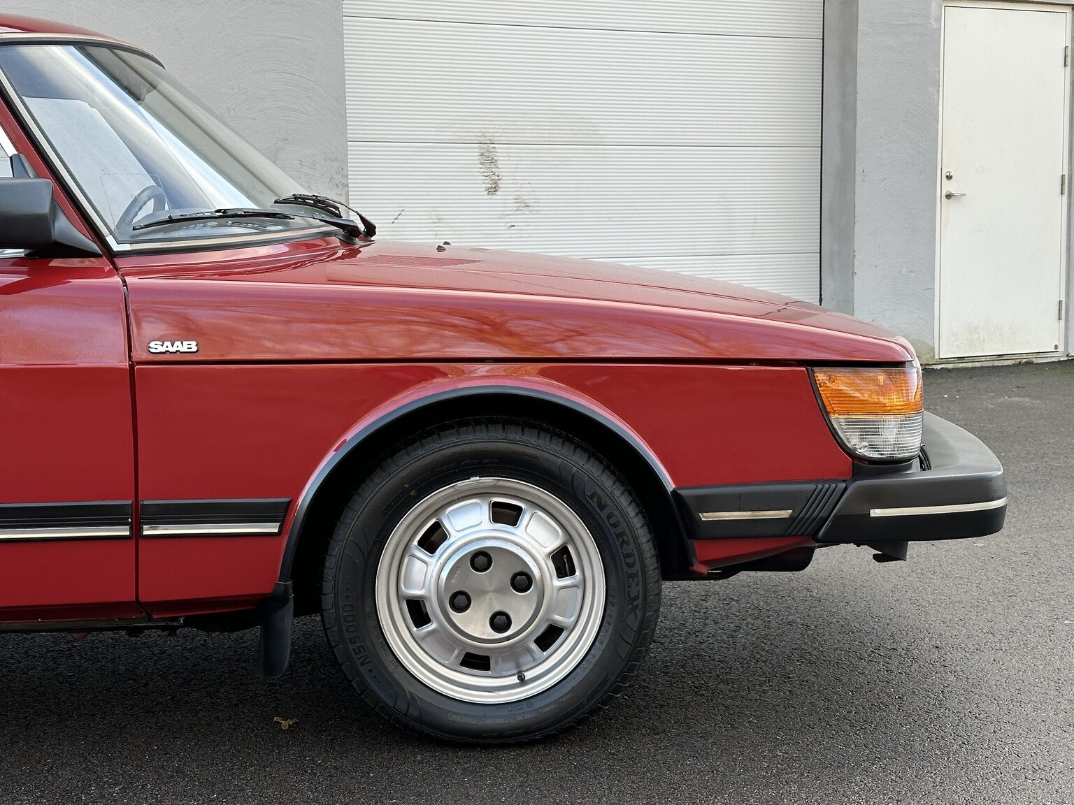 Exterior image of 1984 Saab 900 GL (5)