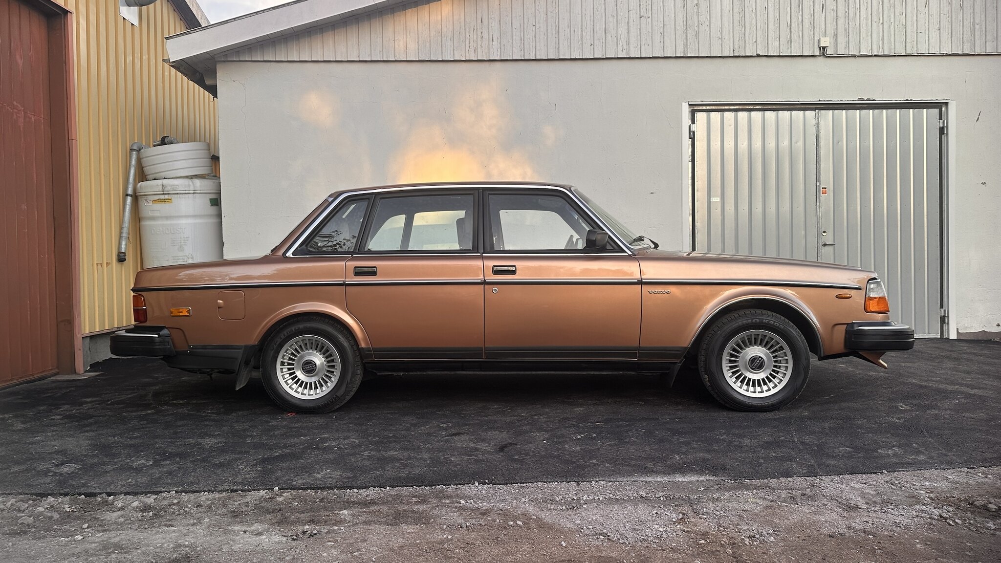 Exteriörbild på 1981 Volvo 244 GLE D6