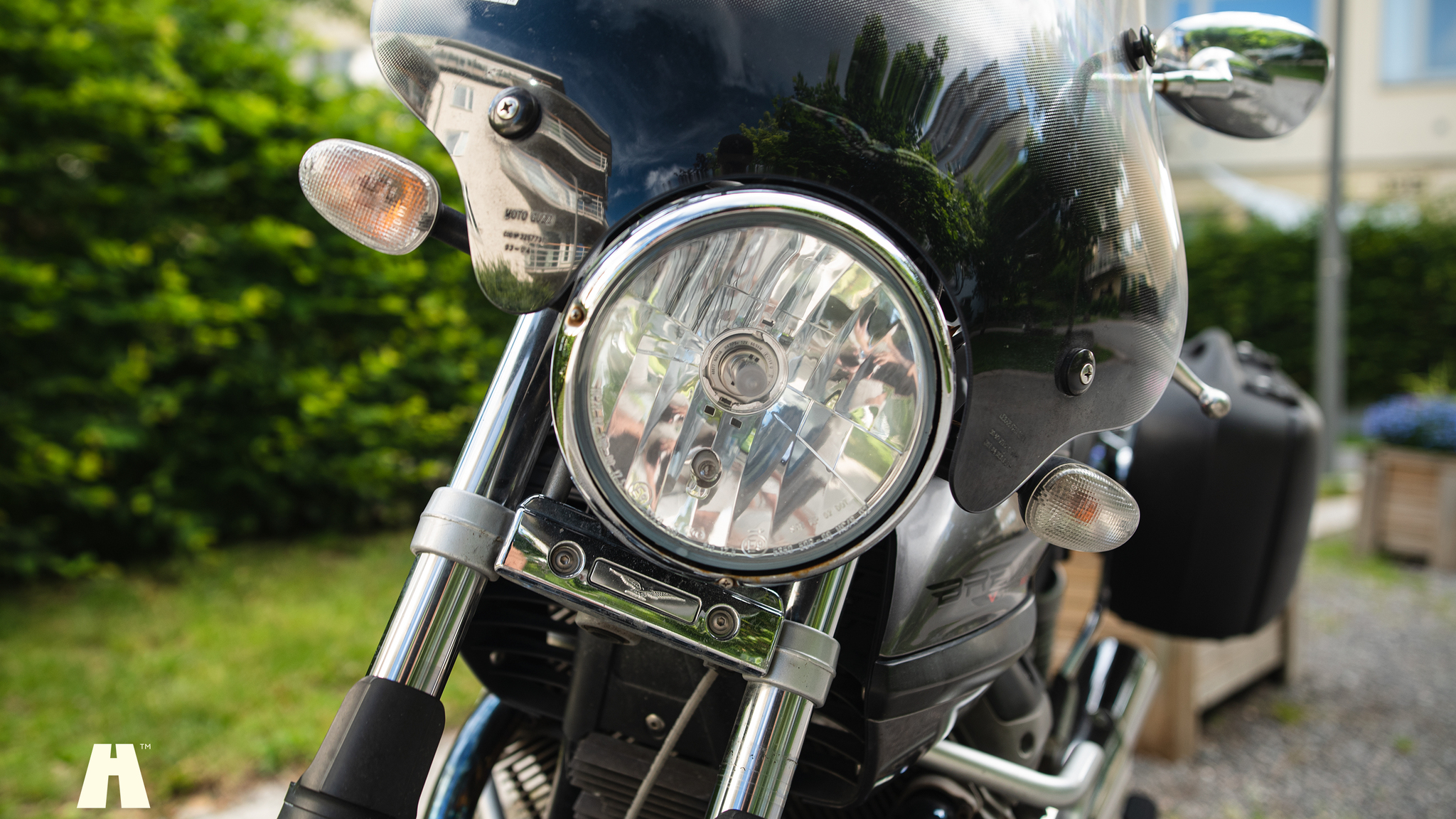 Exteriörbild på 2005 Moto Guzzi Breva 750i